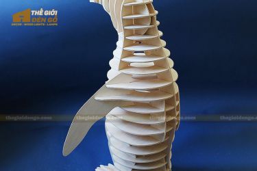Thế giới đèn gỗ - Đèn gỗ trang trí con chim cánh cụt 1