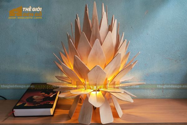 Thế Giới Đèn Gỗ - Đèn gỗ trang trí để bàn hoa quỳnh - 1